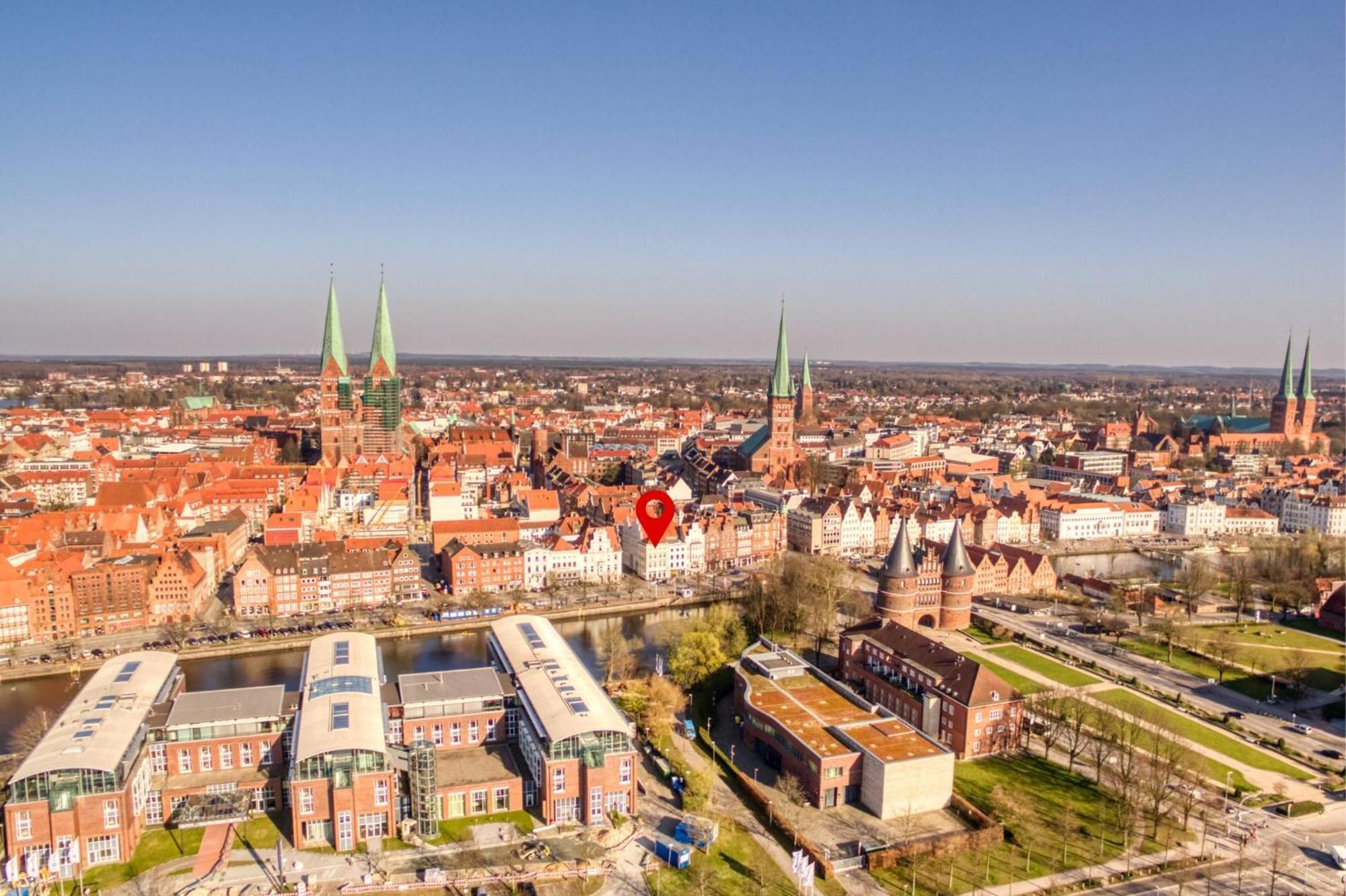 Maisonette Am Holstentor Mit Dachterrasse Und Heimkino Lubeck Exterior photo